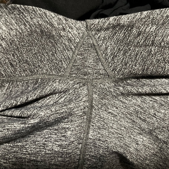 Lululemon, Wunder Under Leggings, Size 6 - Picture 4 of 4